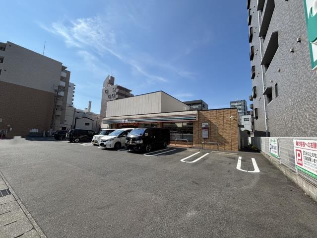 コンビニ　セブン－イレブン名古屋太閤通４丁目店（コンビニ）まで318m