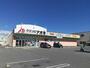 ドラックストア　クスリのアオキ平方店様（ドラッグストア）まで620m