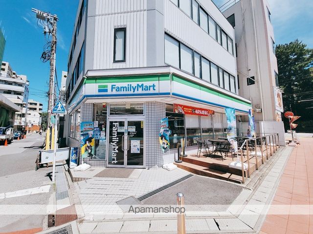 コンビニ　ファミリーマート（コンビニ）まで775m