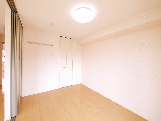 その他部屋・スペース　落ち着いて過ごせるお部屋なので、寝室にいかがでしょうか