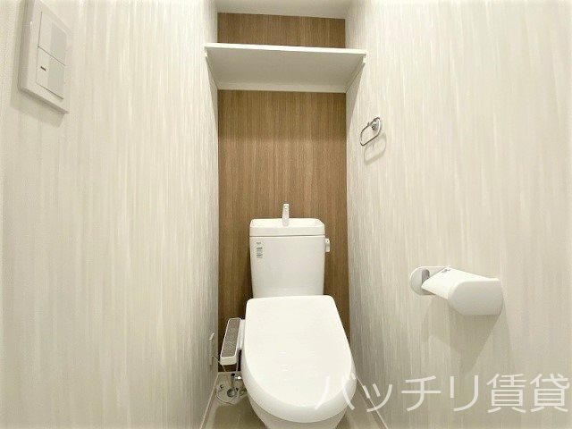 トイレ　＊画像は同型タイプの為、現状を優先致します。