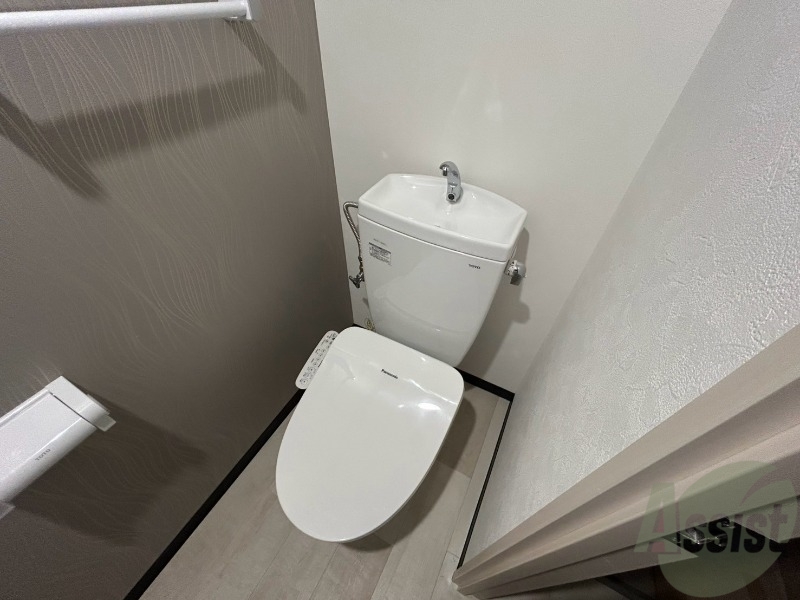 トイレ　シャワートイレになっているので快適です！