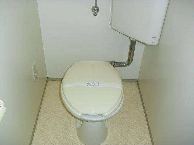 トイレ　同物件別号室のものです。