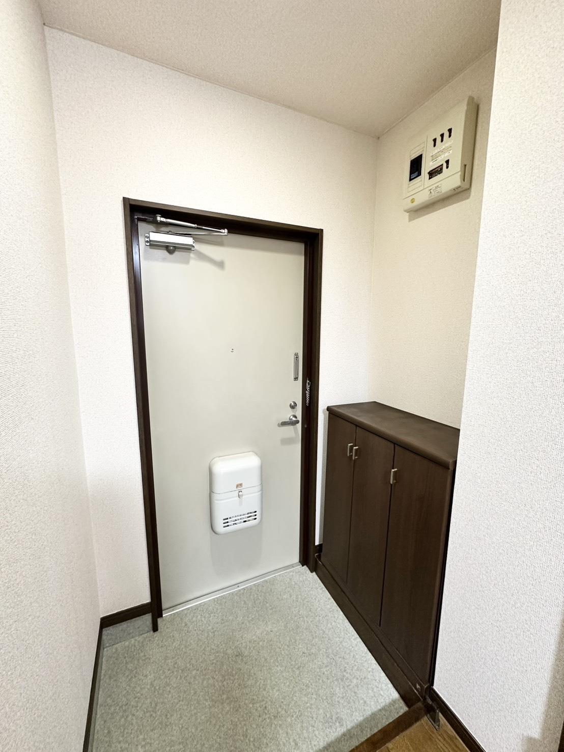 玄関　玄関収納あり