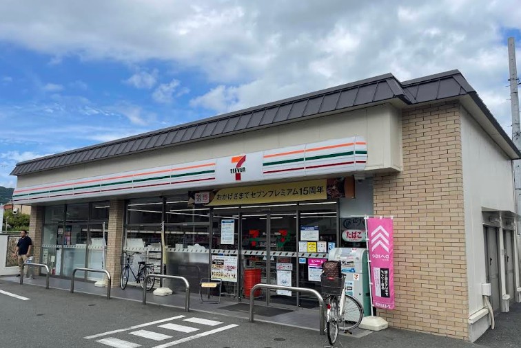 コンビニ　セブンイレブン鹿王院駅前店（コンビニ）まで503m