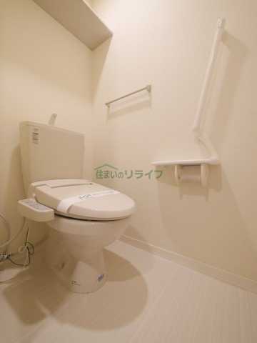 トイレ　別部屋の参考写真となります。