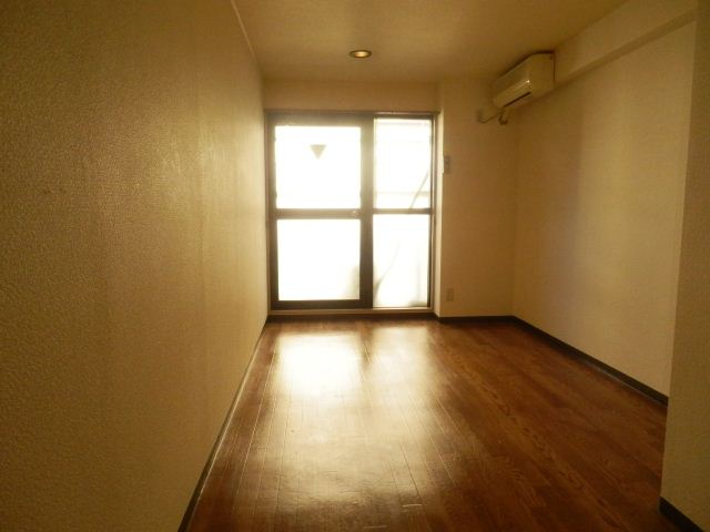 居室・リビング　明るいお部屋です。