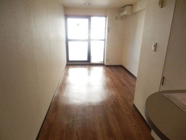 居室・リビング　明るいお部屋です。
