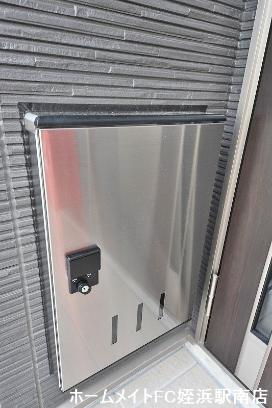 セキュリティ　★各住居に宅配ボックス完備♪★