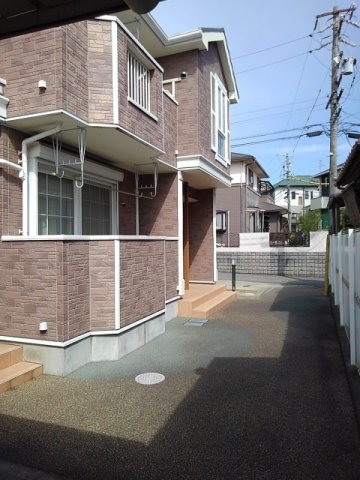 エントランス　落ち着いたエントランスです