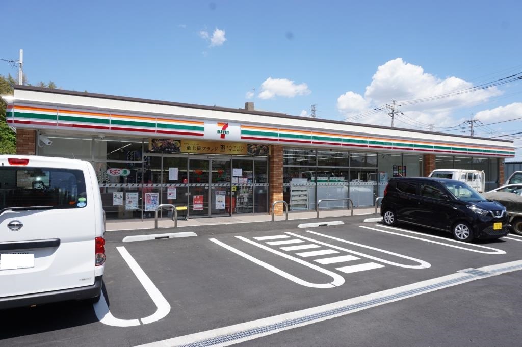コンビニ　セブンイレブン 松戸大橋十字路店（コンビニ）まで559m