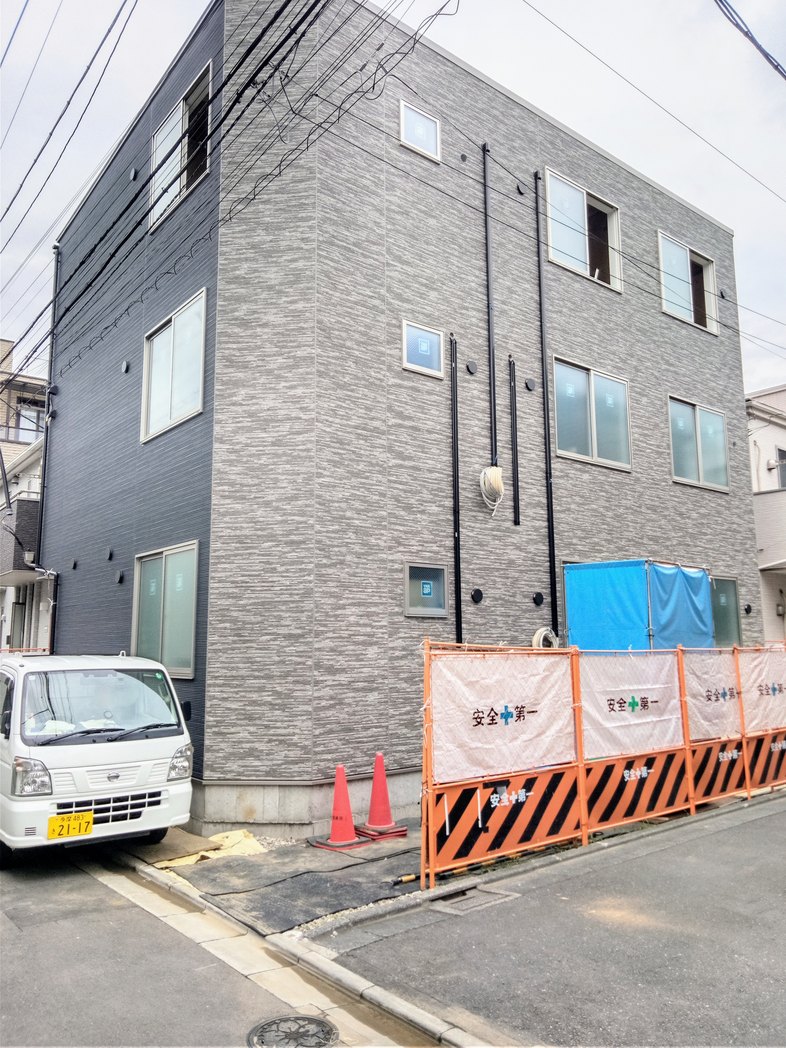 建物外観　南西角地の立地