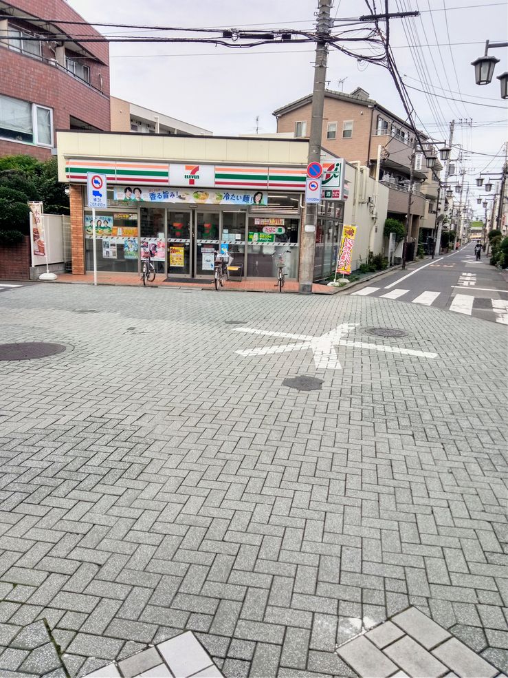 コンビニ　セブンイレブン足立日ノ出町店（コンビニ）まで94m