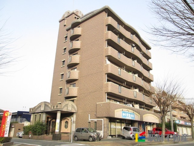 建物外観　7階建ての物件