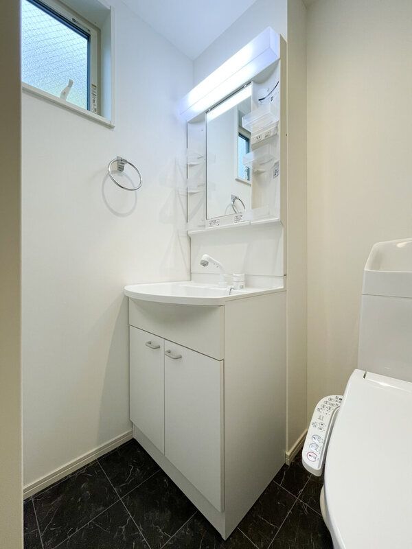 洗面設備　独立洗面台です