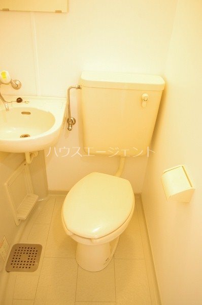 トイレ　３点ユニット。お掃除楽ですよ。※参考画像