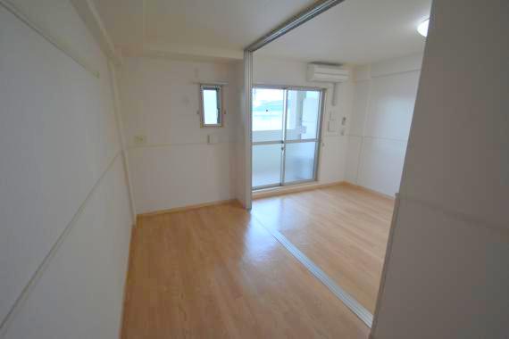 その他部屋・スペース　朝には心地よい光が差し込む、このお部屋でお休みください。