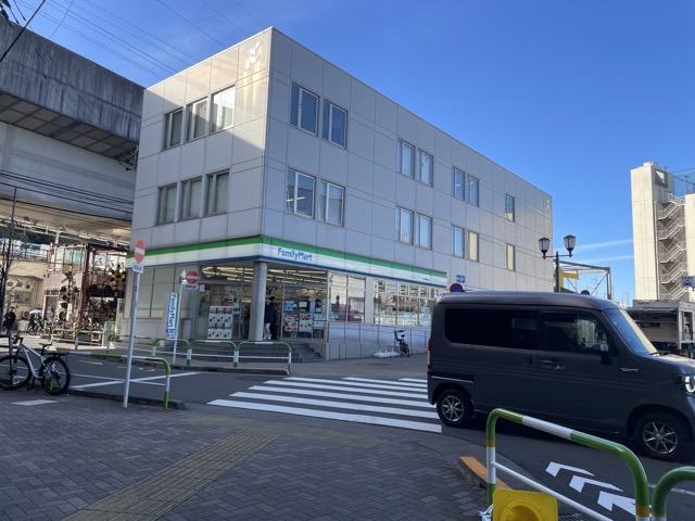 コンビニ　ファミリーマート王子駅南口店（コンビニ）まで446m