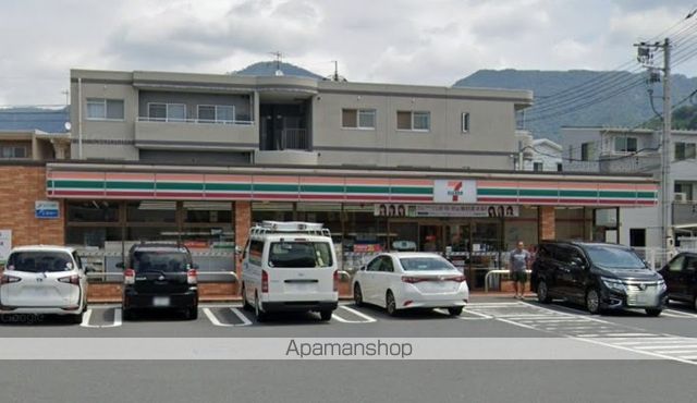コンビニ　セブンイレブン（コンビニ）まで606m