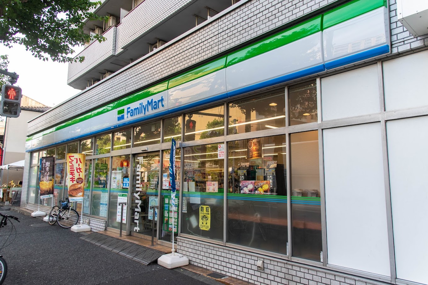 コンビニ　ファミリーマート小滝橋通り店（コンビニ）まで158m