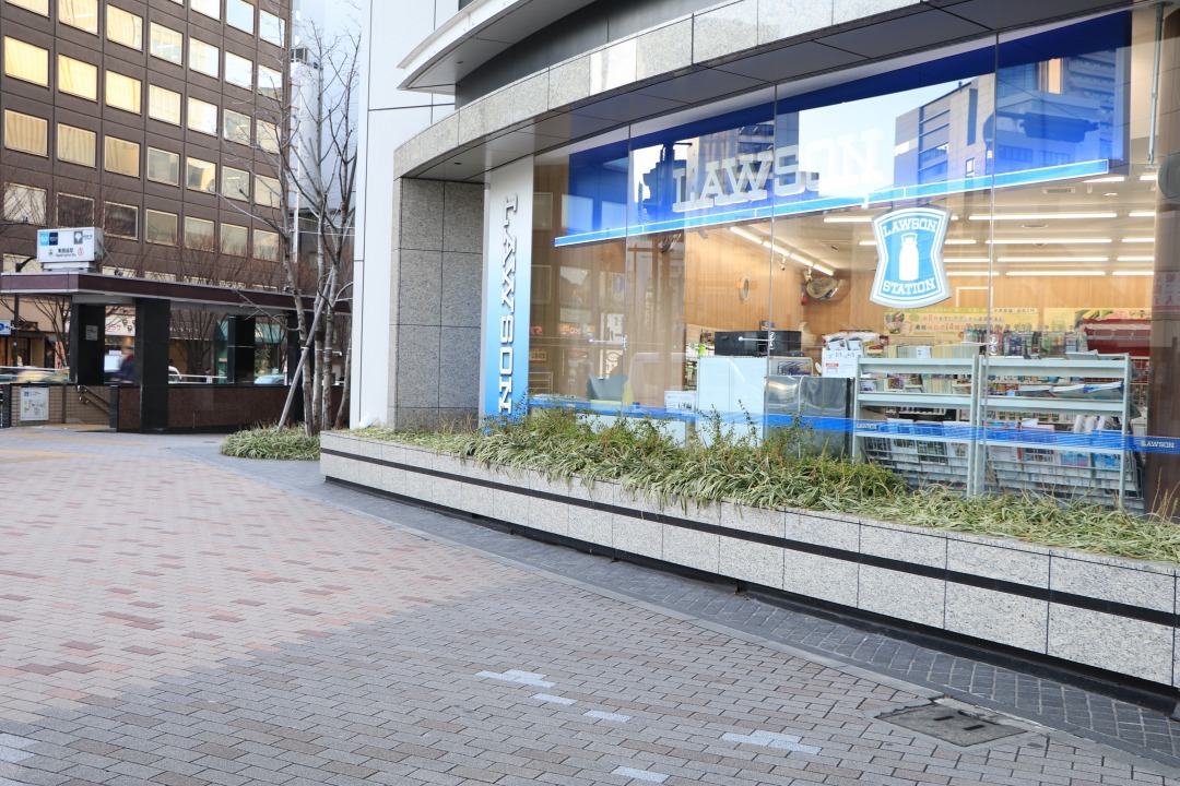 コンビニ　ローソン東銀座駅前店（コンビニ）まで55m