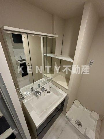 洗面設備　ゆったりとスペースのある洗面所