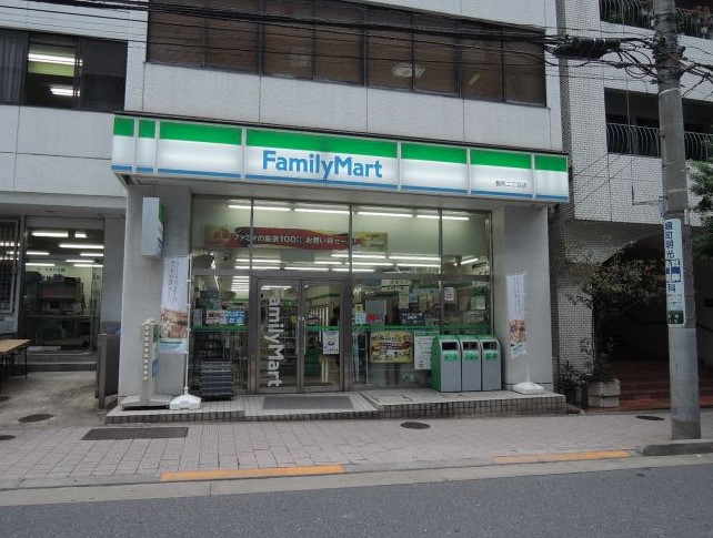 コンビニ　ファミリーマート麹町二丁目店（コンビニ）まで120m