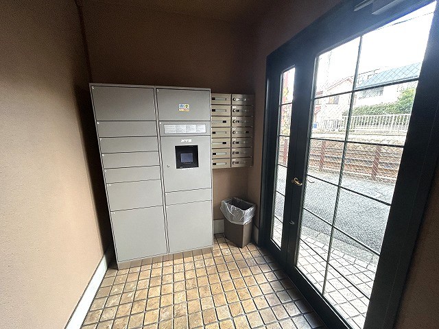 ロビー　宅配ボックス。