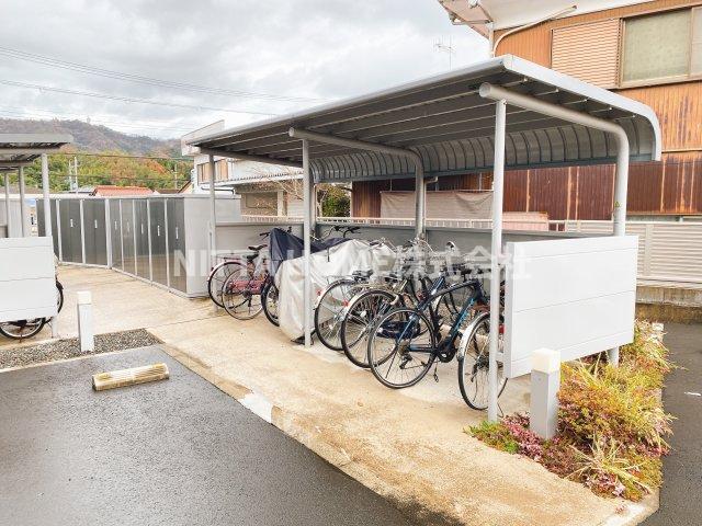 その他　屋根付きの駐輪場も設置しています！