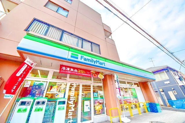 コンビニ　ファミリーマート（コンビニ）まで421m