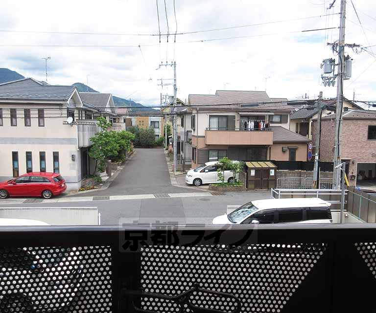 眺望　周囲には住宅街が並びます。