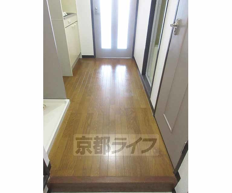 その他部屋・スペース　玄関から続く廊下です。