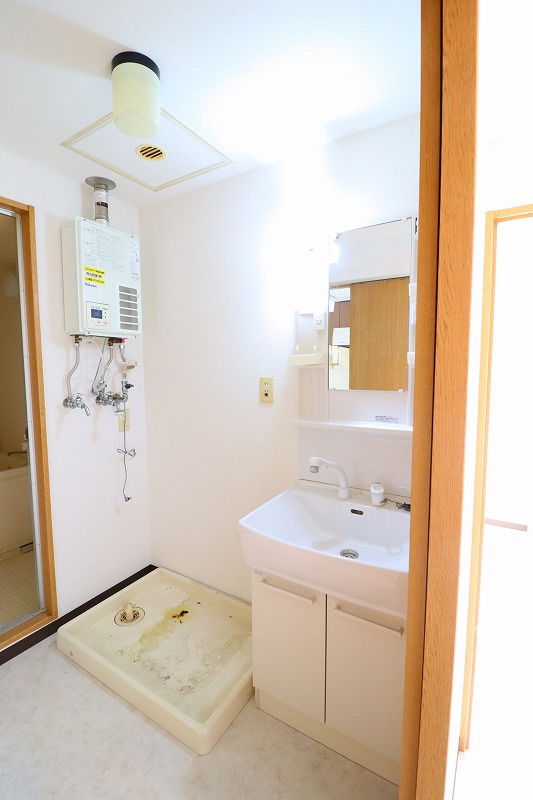 洗面設備　家族で使える広々洗面所！