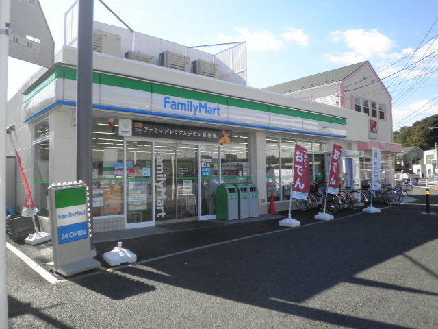 コンビニ　ファミリーマート 日吉本町駅前店（コンビニ）まで883m