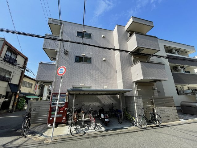 建物外観　シンプルできれいな外観です。