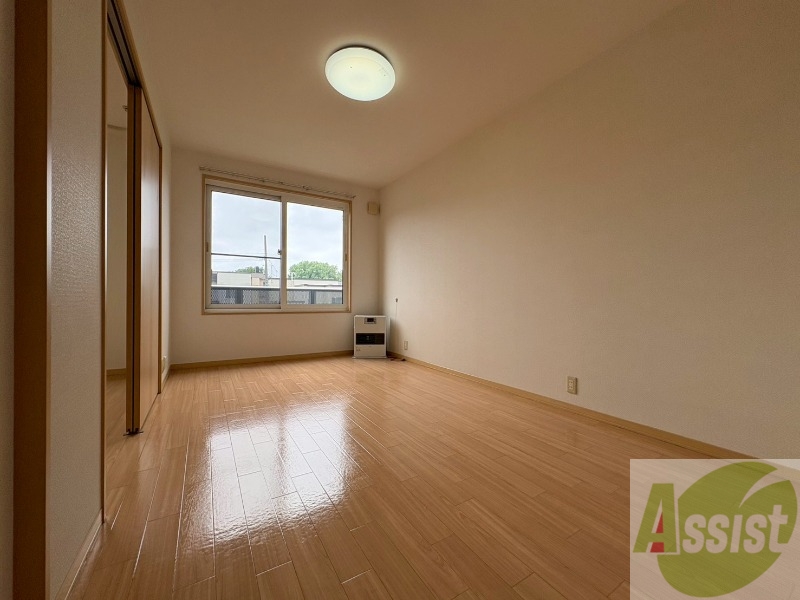 居室・リビング　広くてキレイなお部屋が広がっていて、充実した生活が送れそう。