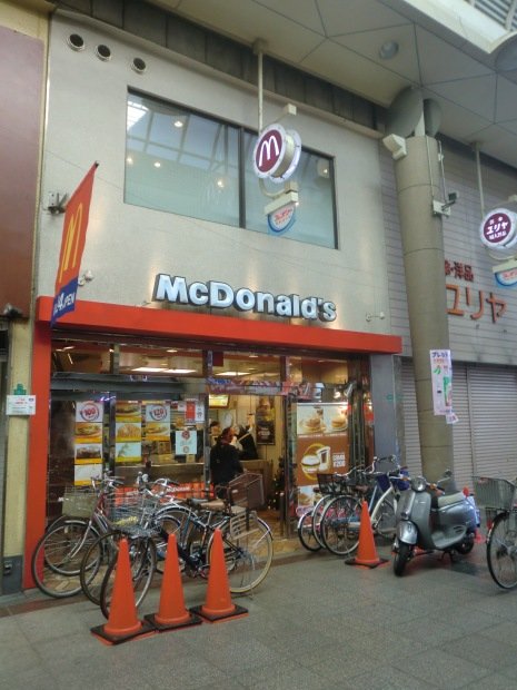 飲食店　マクドナルド 十三店（飲食店）まで218m