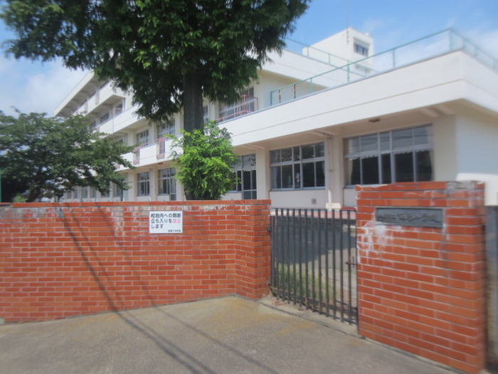 小学校　仙台市立鶴巻小学校（小学校）まで750m
