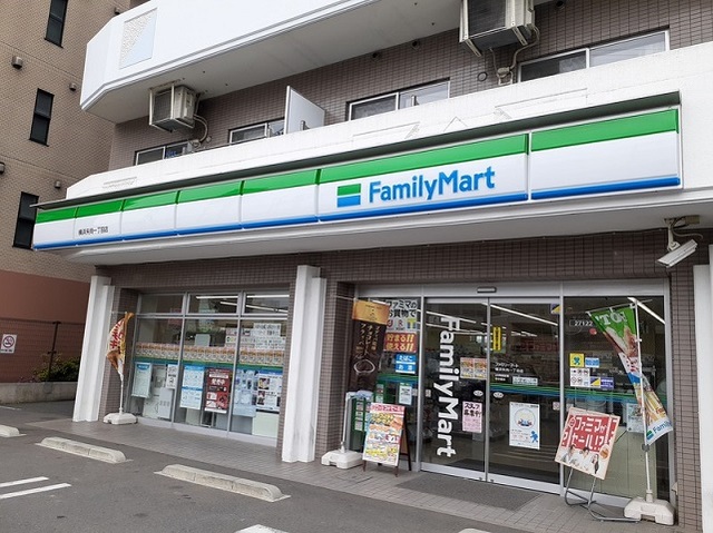 コンビニ　ファミリーマート（コンビニ）まで270m