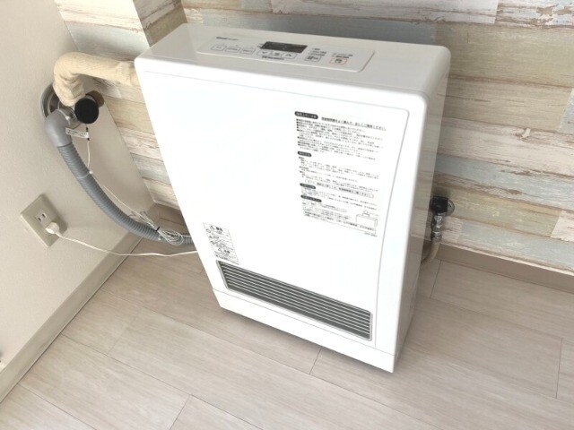 その他設備　暖かいガス暖房です