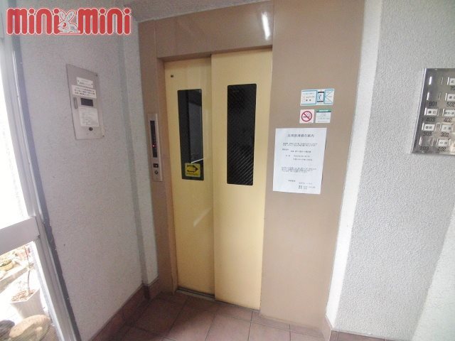 エントランス　エレベーター完備。
