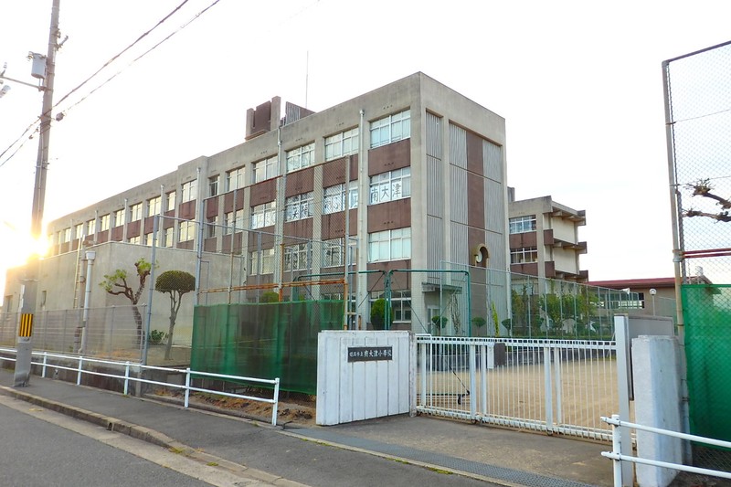 小学校　姫路市立南大津小学校（小学校）まで950m