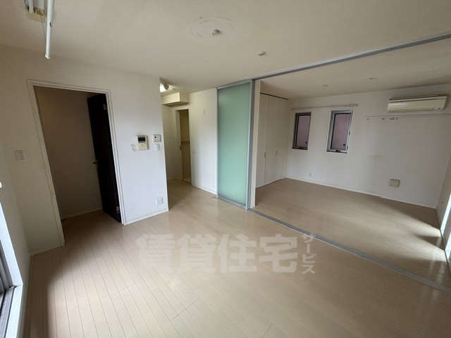 シャーメゾン羽坂通の居間写真