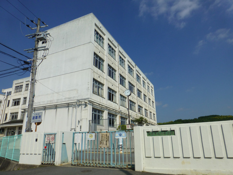 中学校　北中学校（中学校）まで2200m