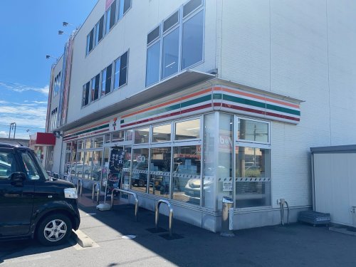 コンビニ　セブンイレブン半田青山店（コンビニ）まで422m