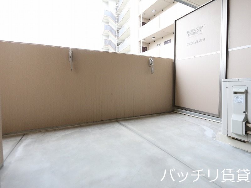 バルコニー　画像は別号室の為、現状優先になります。