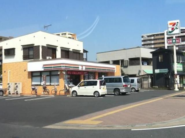 コンビニ　セブンイレブン坂戸本町店（コンビニ）まで590m