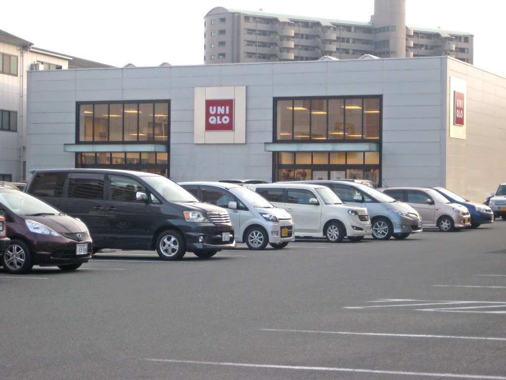 ショッピングセンター　ユニクロ 東広島店（ショッピングセンター）まで452m
