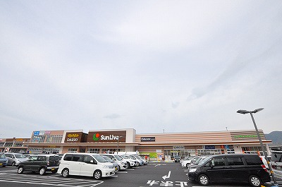 ショッピングセンター　☆サンリブきふね(営業時間 9：00-22：00)（ショッピングセンター）まで870m