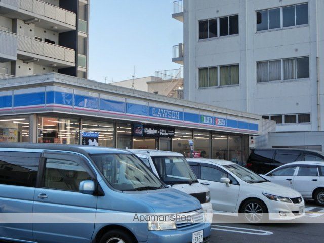 コンビニ　ローソン（コンビニ）まで700m
